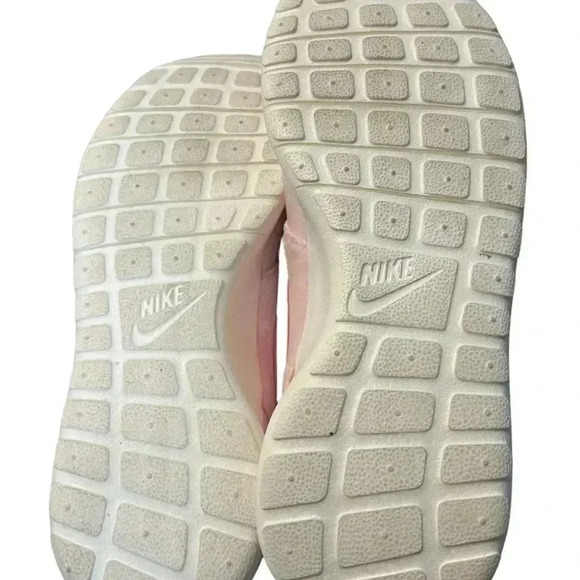 Nike Big Girls Roshe One Velvet Pink Finish Line Size 7 youth - Picture 7 of 9